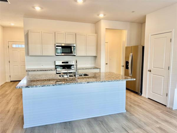 105 Calcite RD #2, Kyle, TX 78640