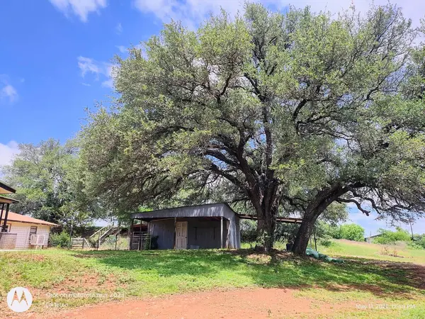 601 E Austin Ave, Llano, TX 78643