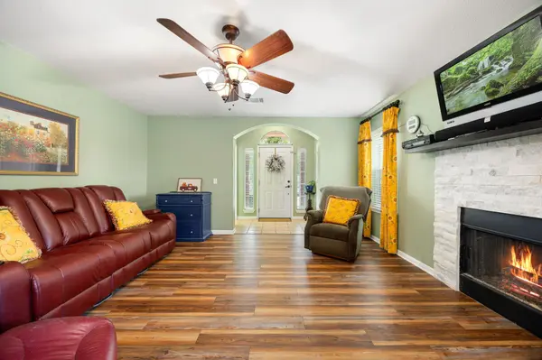 103 Little Lake RD, Hutto, TX 78634