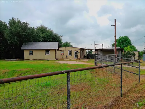151 County Road 311, Rockdale, TX 76567