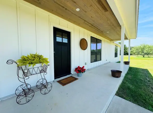 1300 Private Road 7037, Lexington, TX 78947