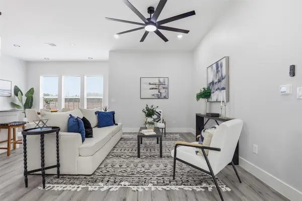123 Los Robles RD, Elgin, TX 78621
