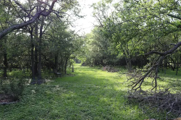 320 Hillcrest LN, Dale, TX 78616