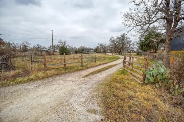 537 Leisure LN, Cedar Creek, TX 78612