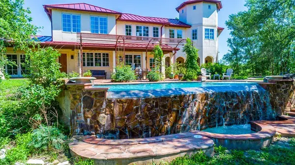 541 Martindale Falls RD, Martindale, TX 78655