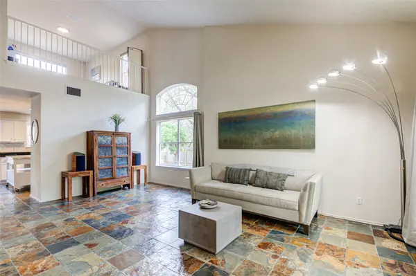 8904 W Hove LOOP, Austin, TX 78749