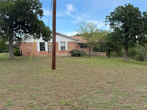 713 Fm 153, Smithville, TX 78957