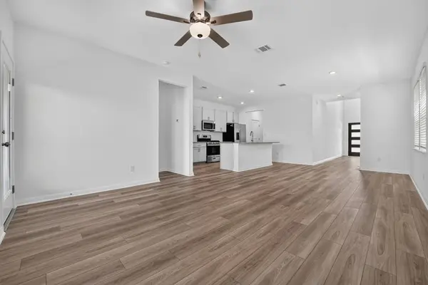 135 Mad Pupper DR, Buda, TX 78610