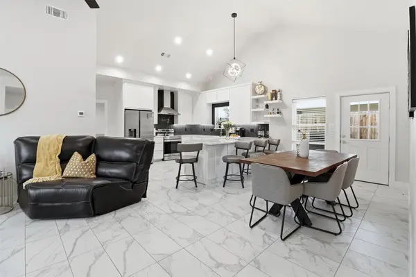 1515 Valley High LN, Granite Shoals, TX 78654