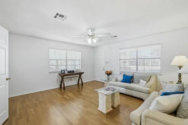 403 W Anderson Ave, Round Rock, TX 78664