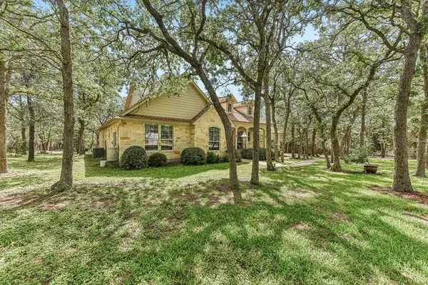 109 Elm Wood DR, Elgin, TX 78621