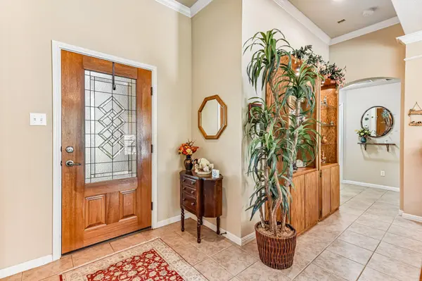 109 Elm Wood DR, Elgin, TX 78621