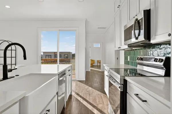 111 Starlight PATH, Red Rock, TX 78662