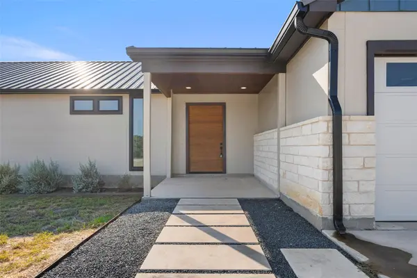 111 Starlight PATH, Red Rock, TX 78662