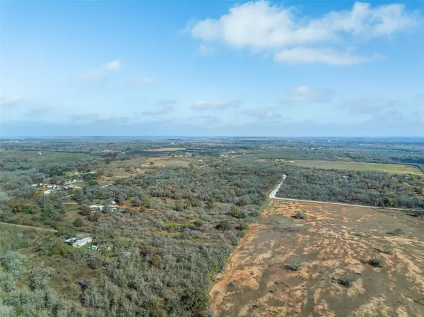 970 Bugtussle LN, Luling, TX 78648