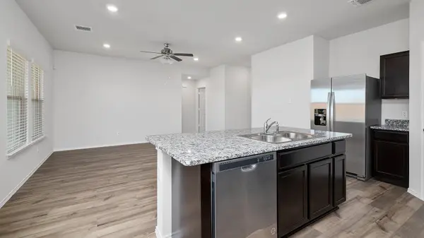 101 Rain Drop RD, Jarrell, TX 76537