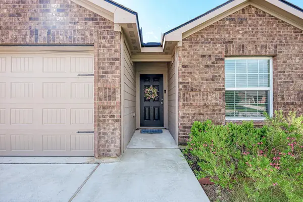 132 Maywood LN, Jarrell, TX 76537