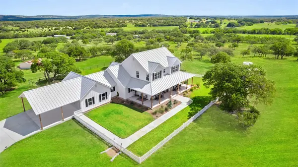 2454 McKinney Loop, Blanco, TX 78606