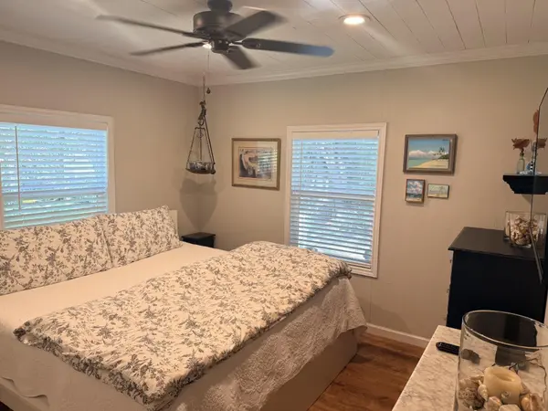 227 Crooked Hollow RD, Elgin, TX 78621