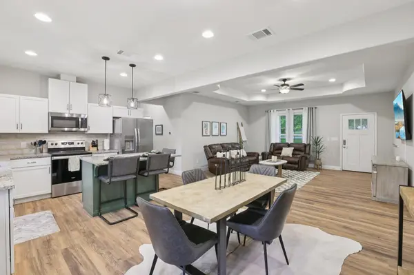 112 Twin Lakes LN, Bastrop, TX 78602