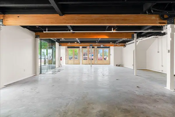 117 East ST #100, Hutto, TX 78634