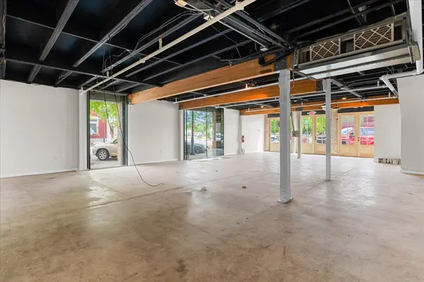 117 East ST #100, Hutto, TX 78634