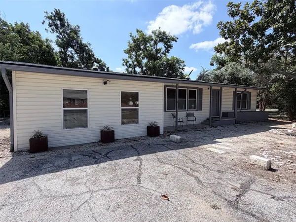 605 W 11th ST, Elgin, TX 78621