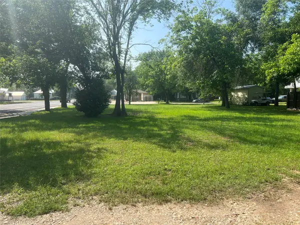 300 Turney ST, Smithville, TX 78957