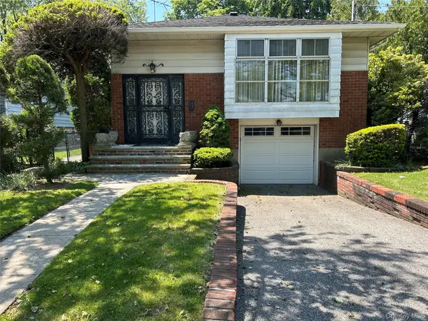 79 Marcus AVE, New Hyde Park, NY 11040