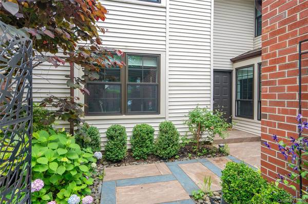 23 Estates TER, Manhasset, NY 11030