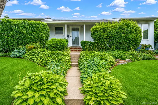 18 Edi AVE, Plainview, NY 11803