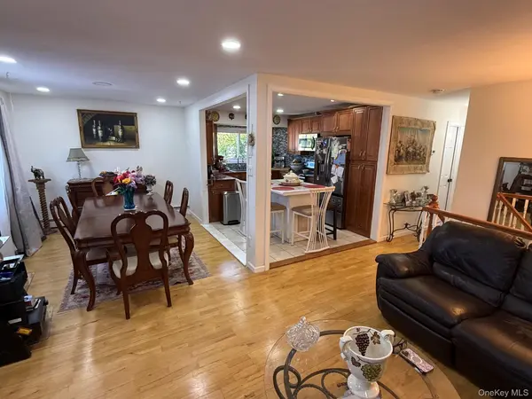 27A Gores DR, Mastic, NY 11950