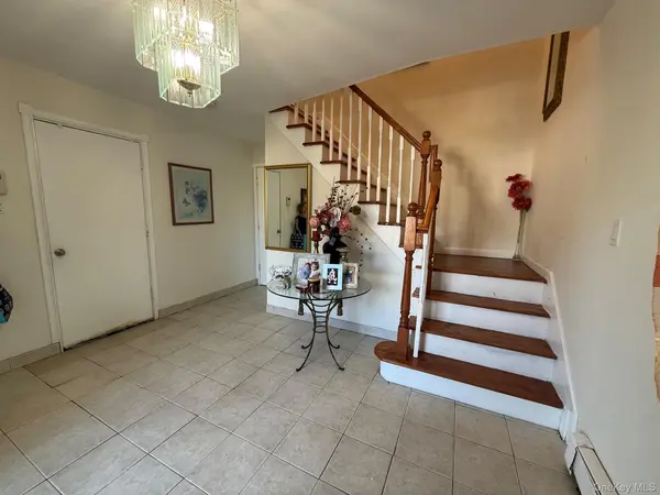 27A Gores DR, Mastic, NY 11950