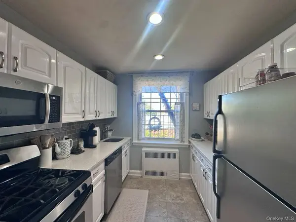 8 Welwyn RD #2G, Great Neck, NY 11020