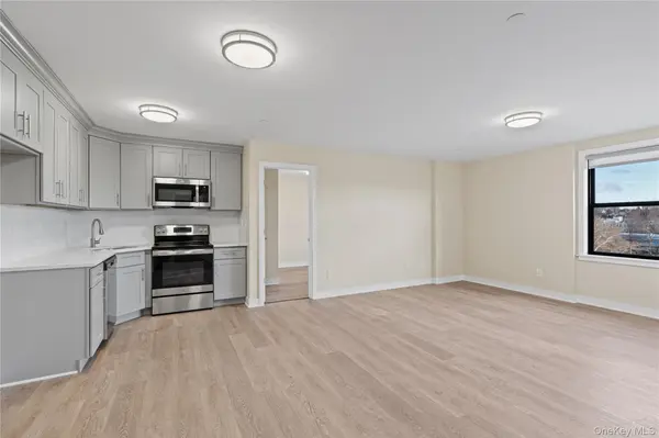 135 Wakefield AVE #204, Yonkers, NY 10704