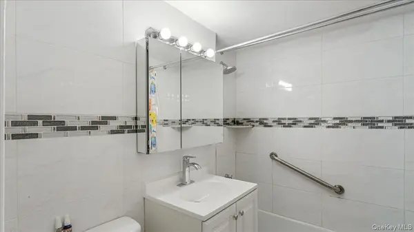61-35 98th St #7G, Rego Park, NY 11374
