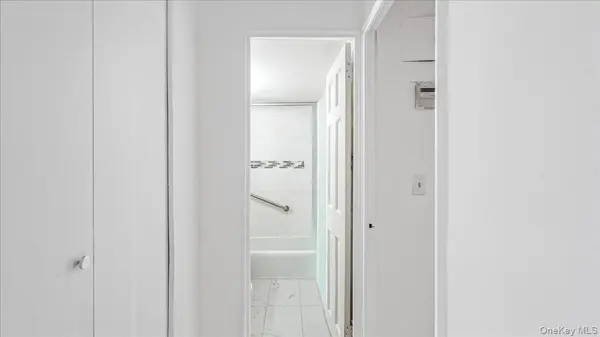 61-35 98th St #7G, Rego Park, NY 11374