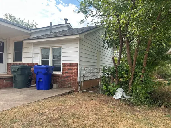 1012 N Locust LN, Midwest City, OK 73110