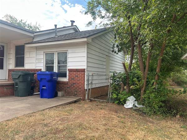 1012 N Locust LN, Midwest City, OK 73110