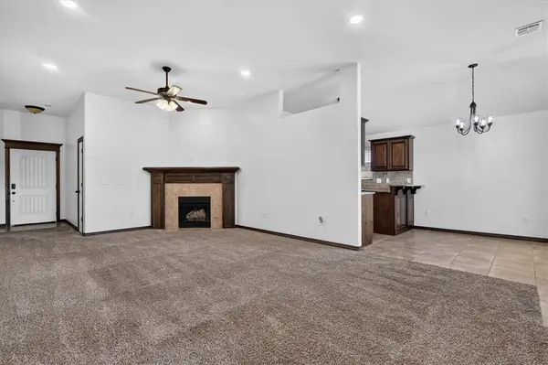 11116 SW 38th CIR, Mustang, OK 73064
