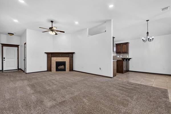 11116 SW 38th CIR, Mustang, OK 73064