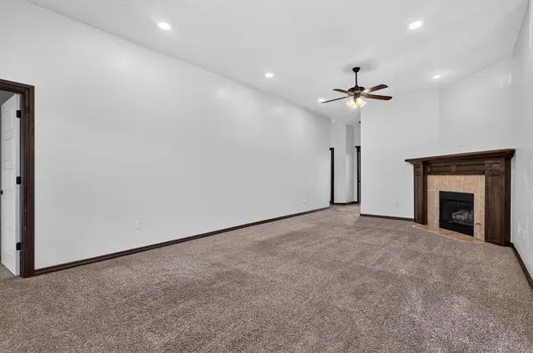 11116 SW 38th CIR, Mustang, OK 73064