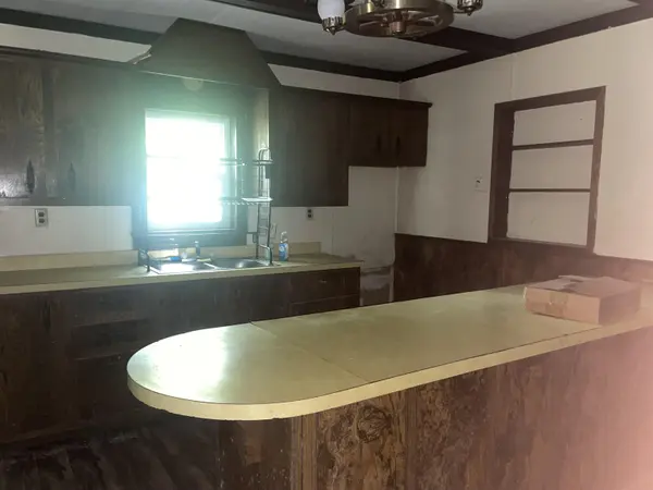 621 E 4th St, Wellington, KS 67152-2716