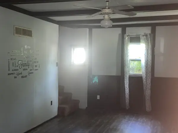 621 E 4th St, Wellington, KS 67152-2716