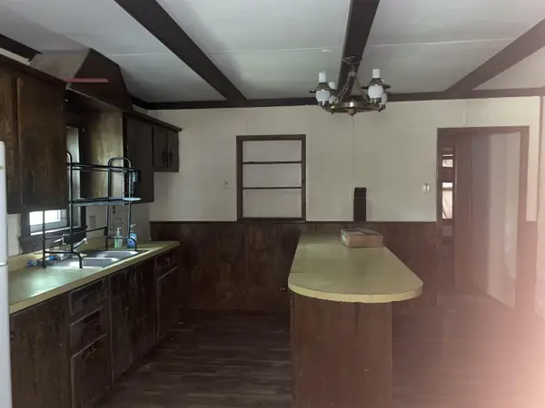 621 E 4th St, Wellington, KS 67152-2716