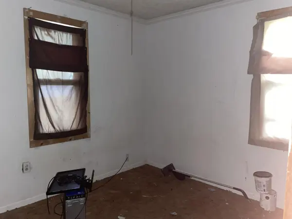 621 E 4th St, Wellington, KS 67152-2716
