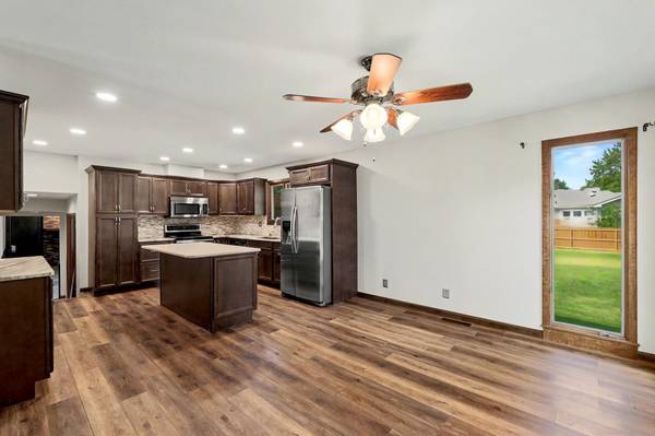 419 N Mimosa Dr, Haysville, KS 67060