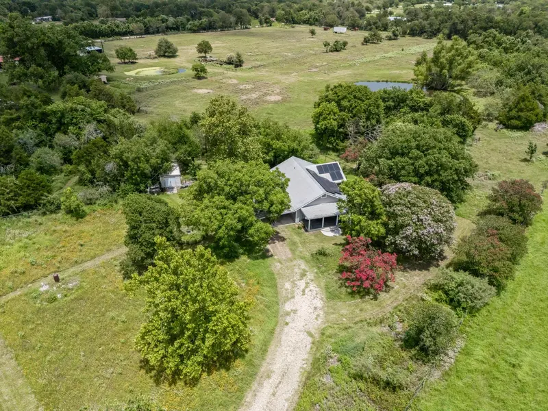 2089 Fm 1704, Elgin, TX 78621