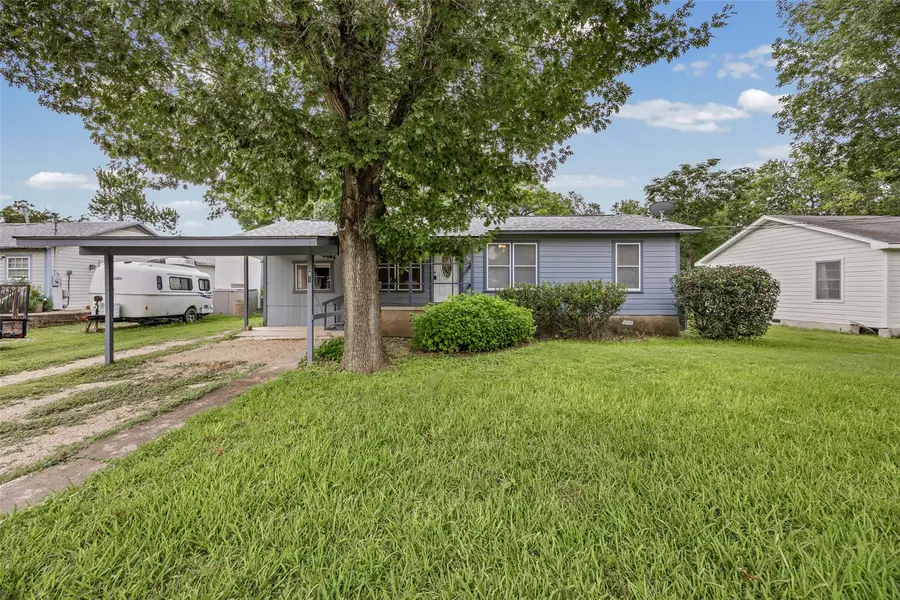 914 Plum ST, Lockhart, TX 78644