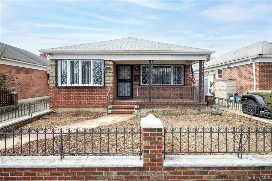 4724 168th ST, Flushing, NY 11358